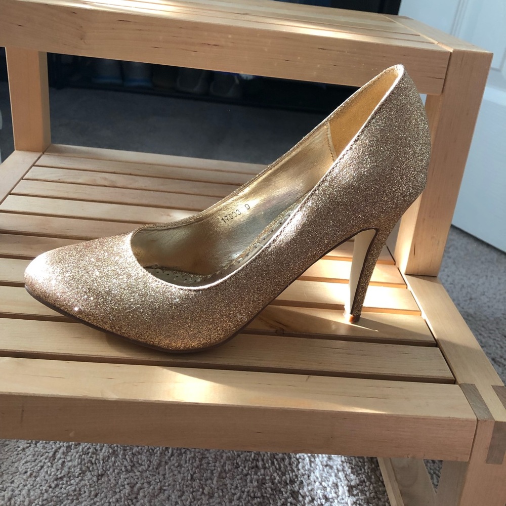 Dooballo gold glitter heels size 9